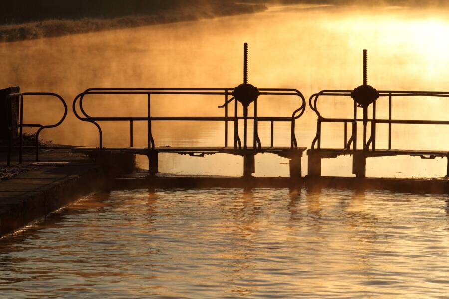 Ecluse sur le canal de Bourgogne