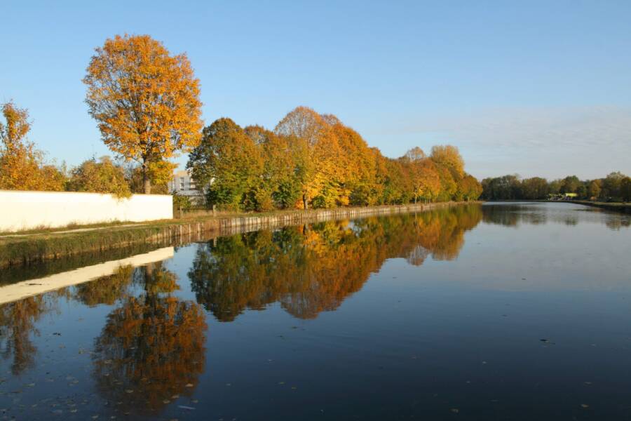 Canal de Bourgogne aux couleurs de l'automne