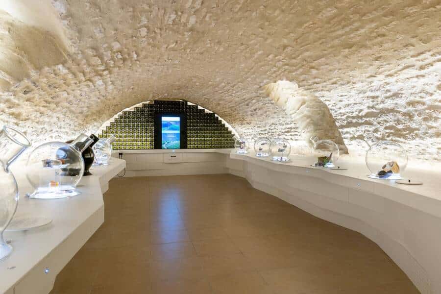 Cave aux arômes de la cité des climats et des vins de Bourgogne à Chablis