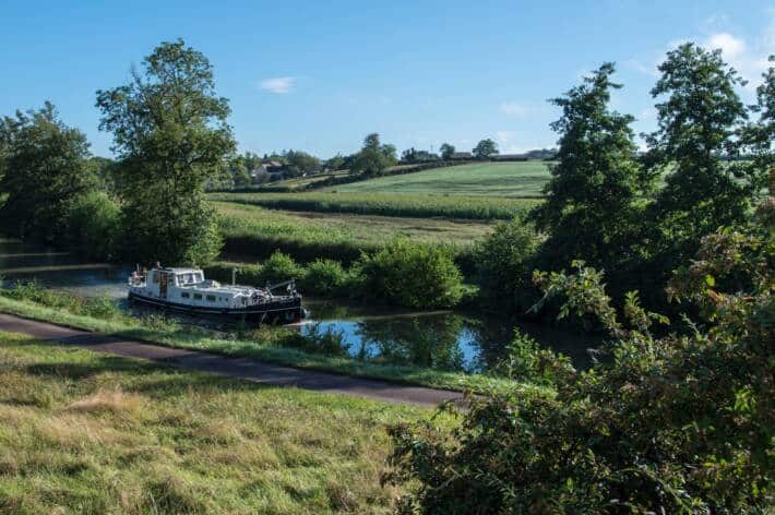 Vue sur le Canal du Nivernais