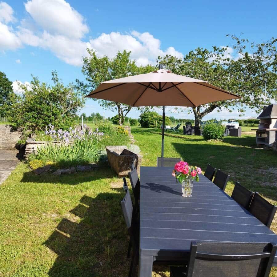 table à manger extérieur et vue